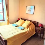 Les De La Violette Bed & Breakfast