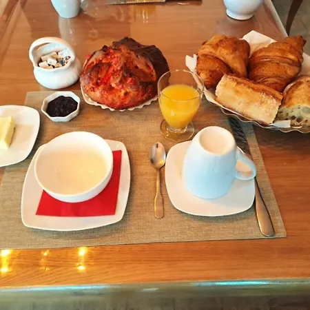 Les De La Violette Bed & Breakfast