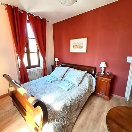 Les De La Violette Bed & Breakfast *